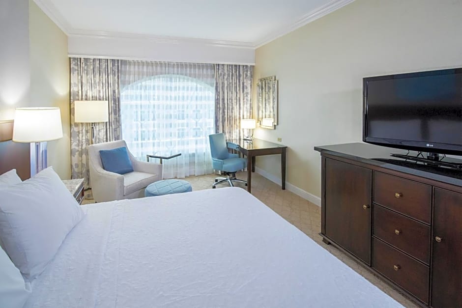 Hampton Inn & Suites South Park at Phillips Place