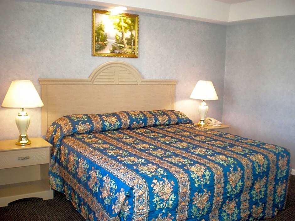 Village Inn & Suites - Smithville