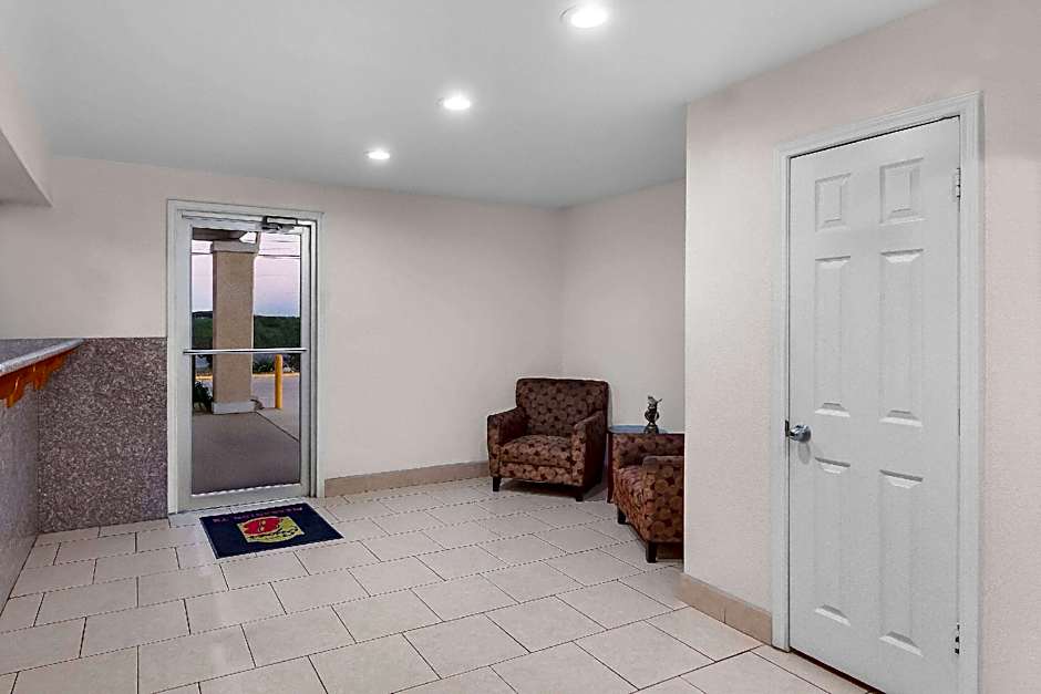 Super 8 by Wyndham Pleasanton
