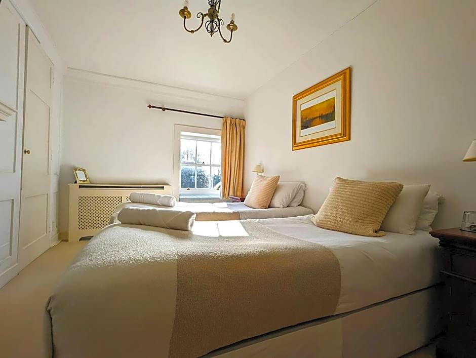 East Pallant Bed and Breakfast, Located in Large Georgian Townhouse in Central Chichester