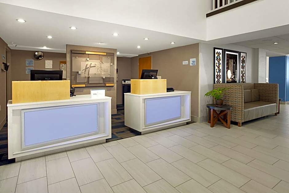 Holiday Inn Express Hotel & Suites Warrenton By IHG