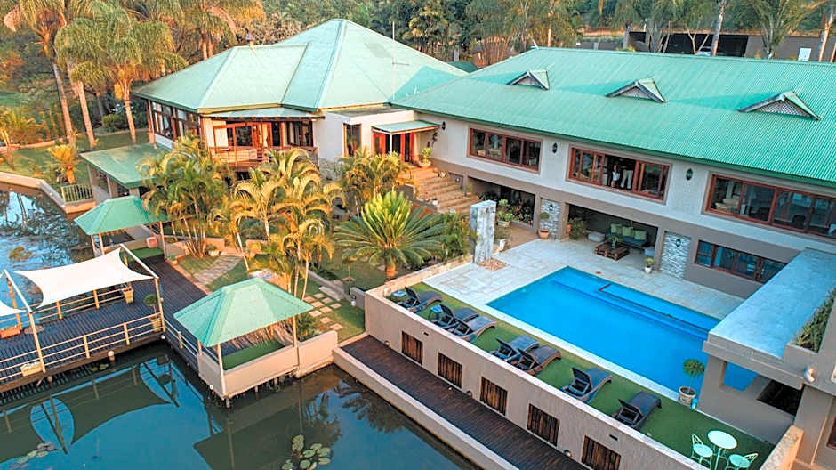 Bambuu Lakeside Lodge