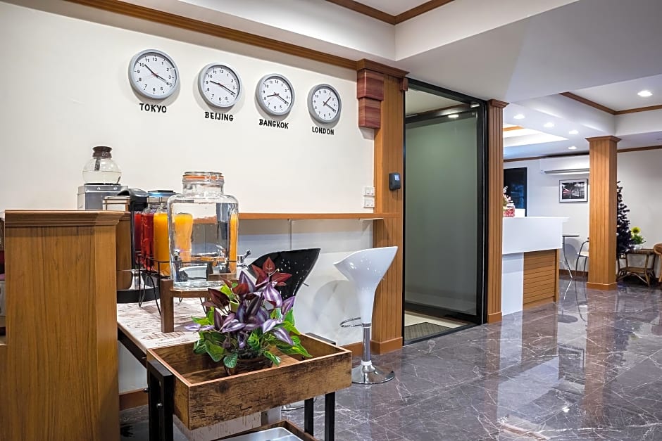 Suthep Home & Hostel