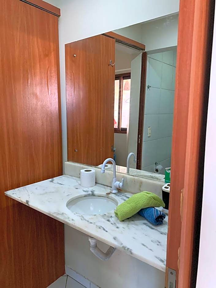 Apto em Condomínio Brisas do Amor