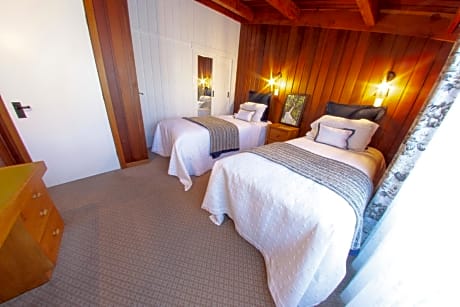 Two-Bedroom Chalet with Spa Bath
