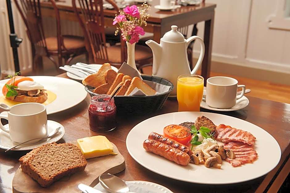 Hylands Burren Hotel