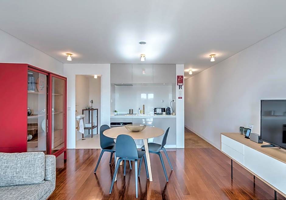 Oporto Street das Aldas - River View