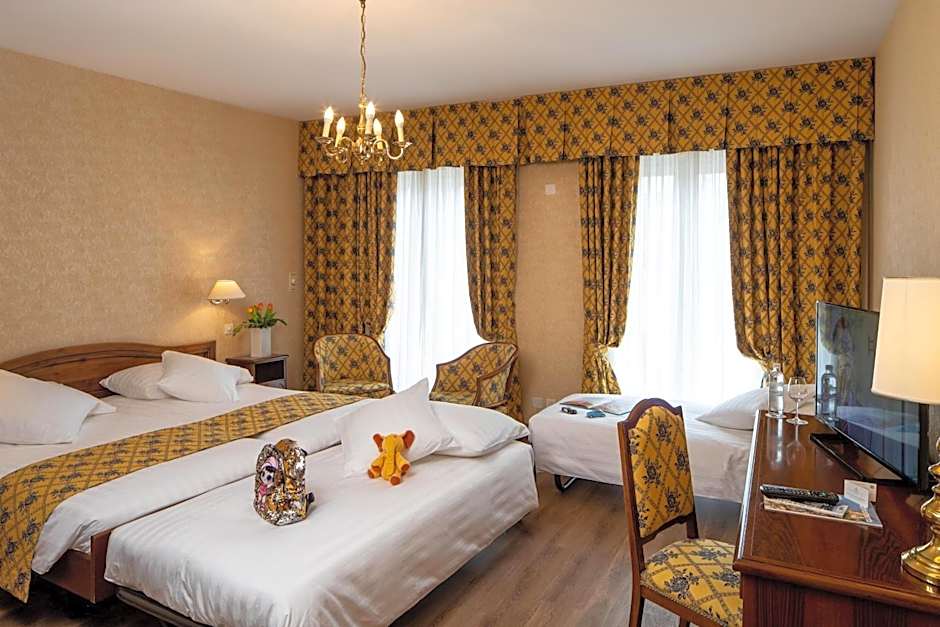 International au Lac Historic Lakeside Hotel