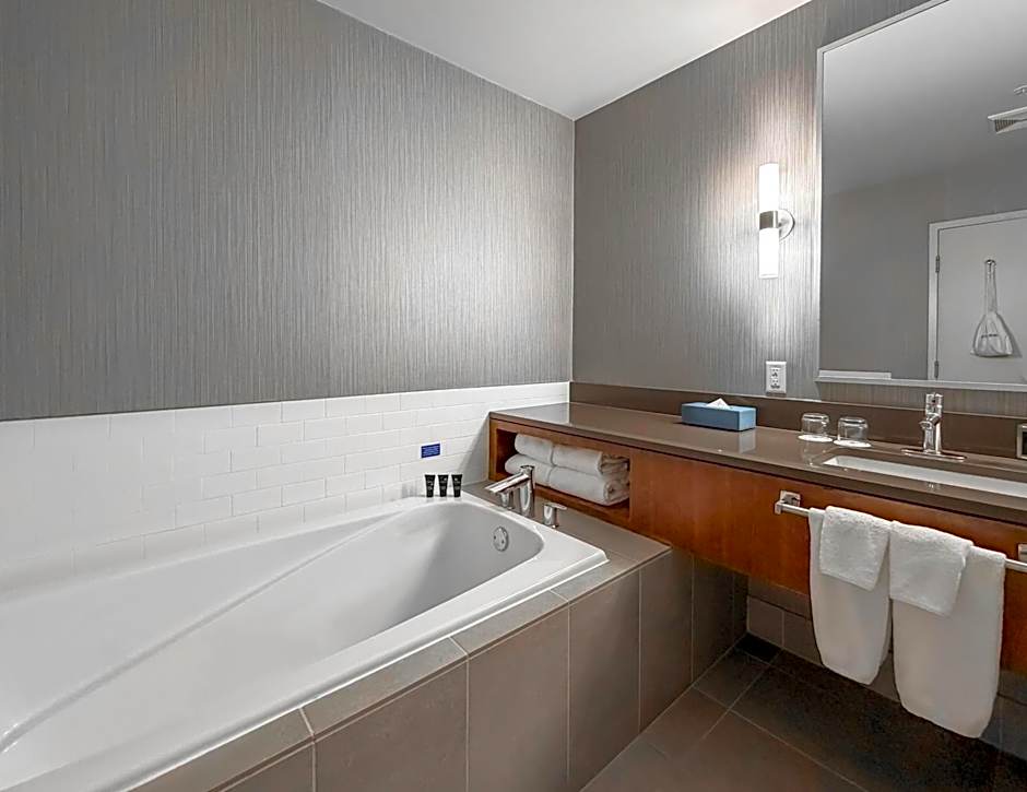 COAST COAL HARBOUR HOTEL by APA