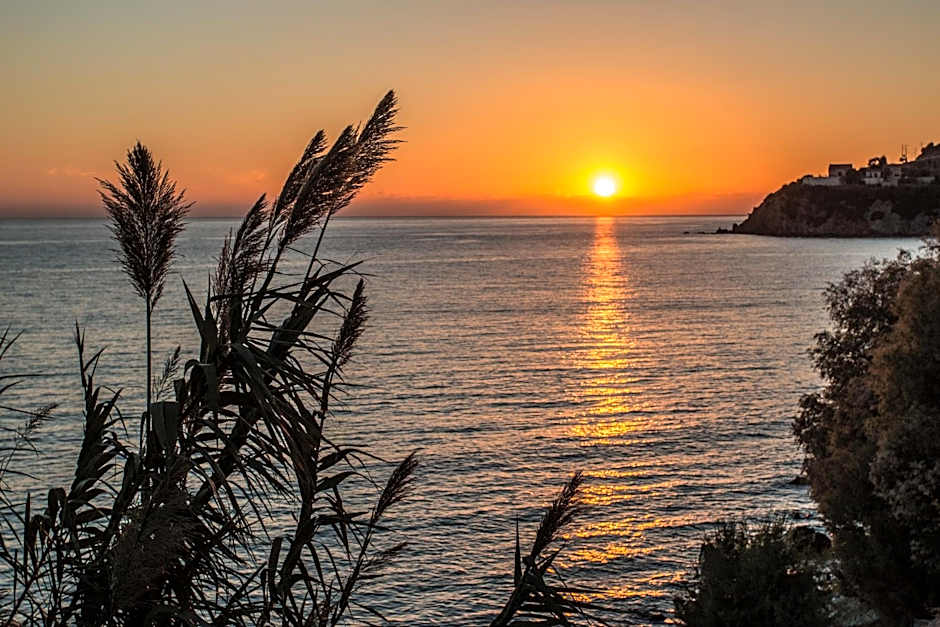 Paris-Irini Studios And Apartments