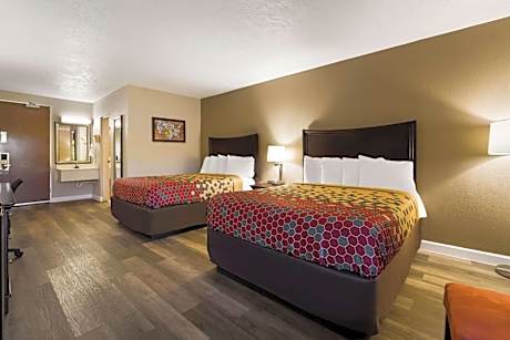 Perry Inn & Suites By Capital O National Fairground GA I 75