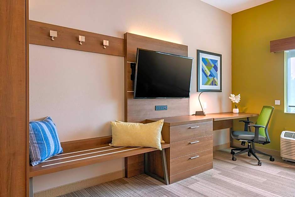 Holiday Inn Express & Suites St. Petersburg - Seminole Area By IHG