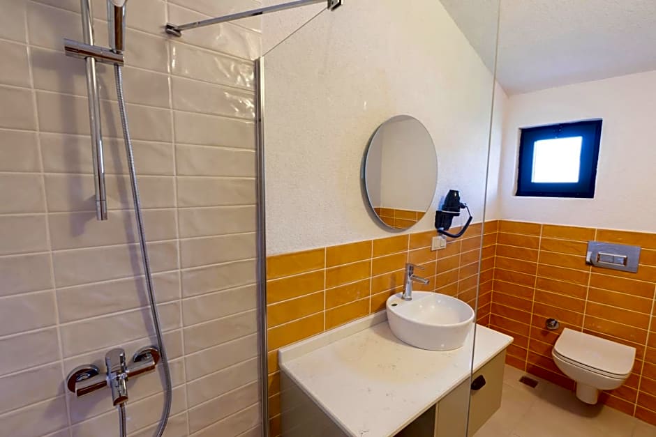 WEST HOUSE EXCLUSIVE HOTEL