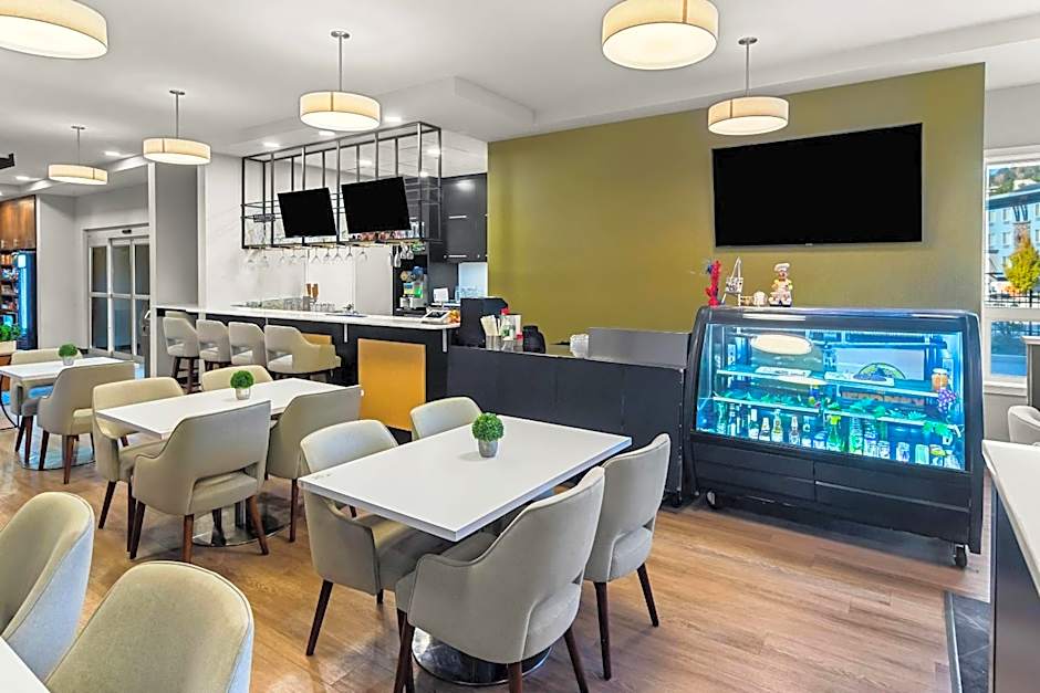 Park Inn by Radisson, Kelowna