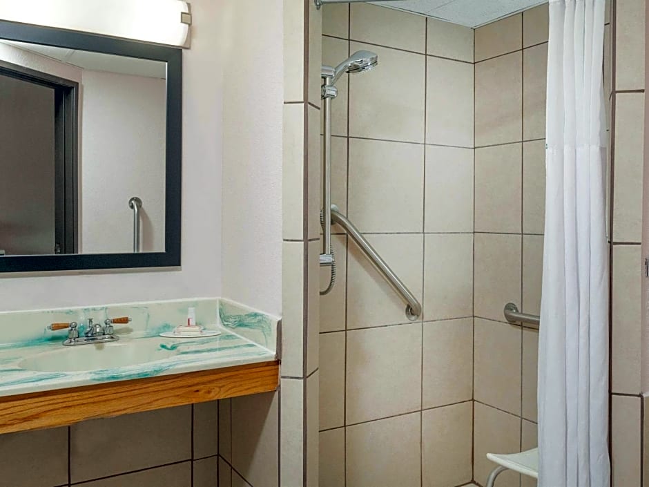 Days Inn by Wyndham Mason City