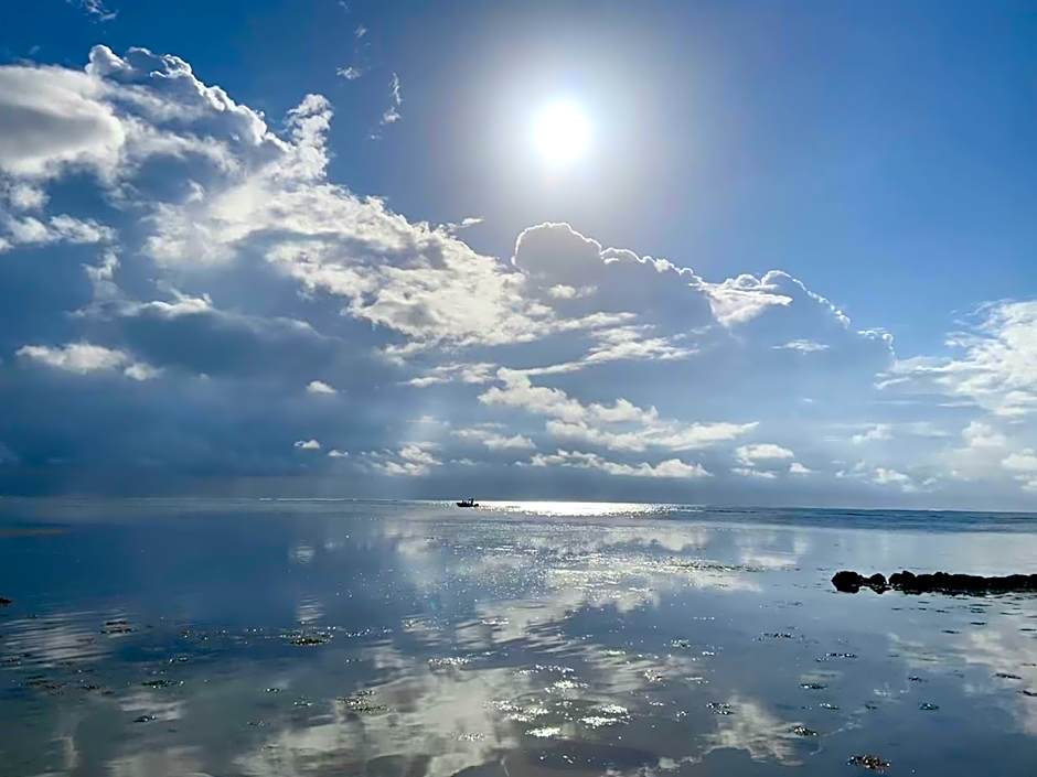 Aqua Vista Beachfront Suites