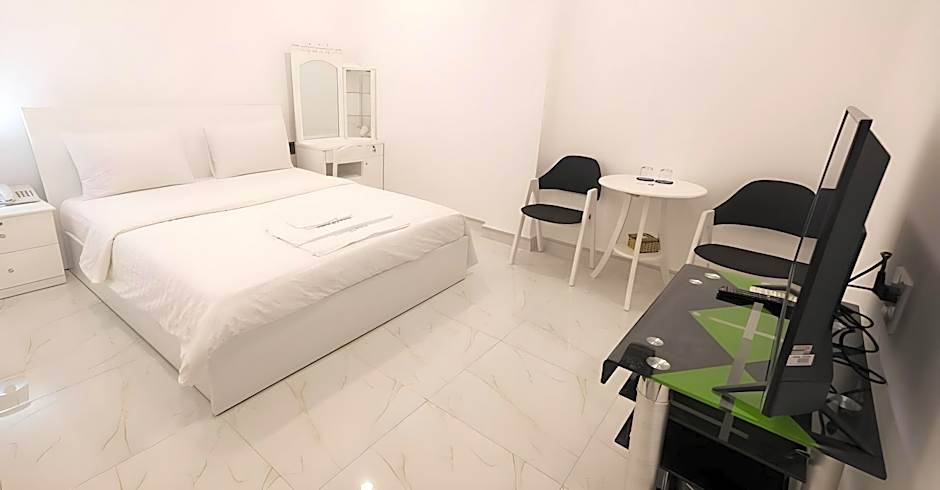 White Diamond Airport Hotel 