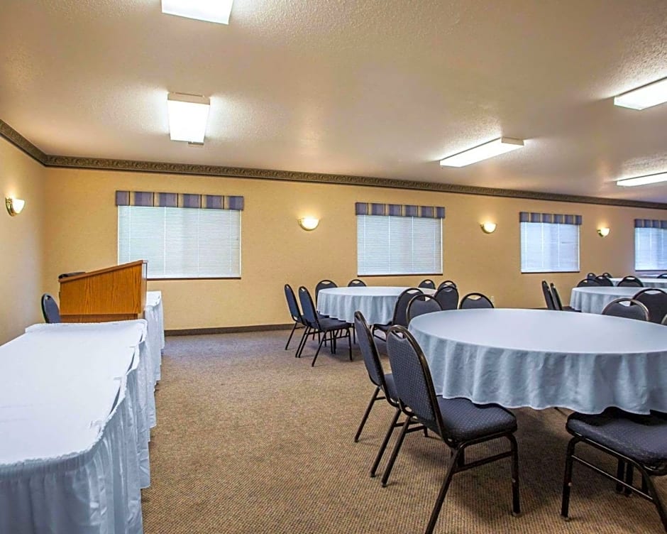 Quality Inn & Suites Eldridge Davenport North