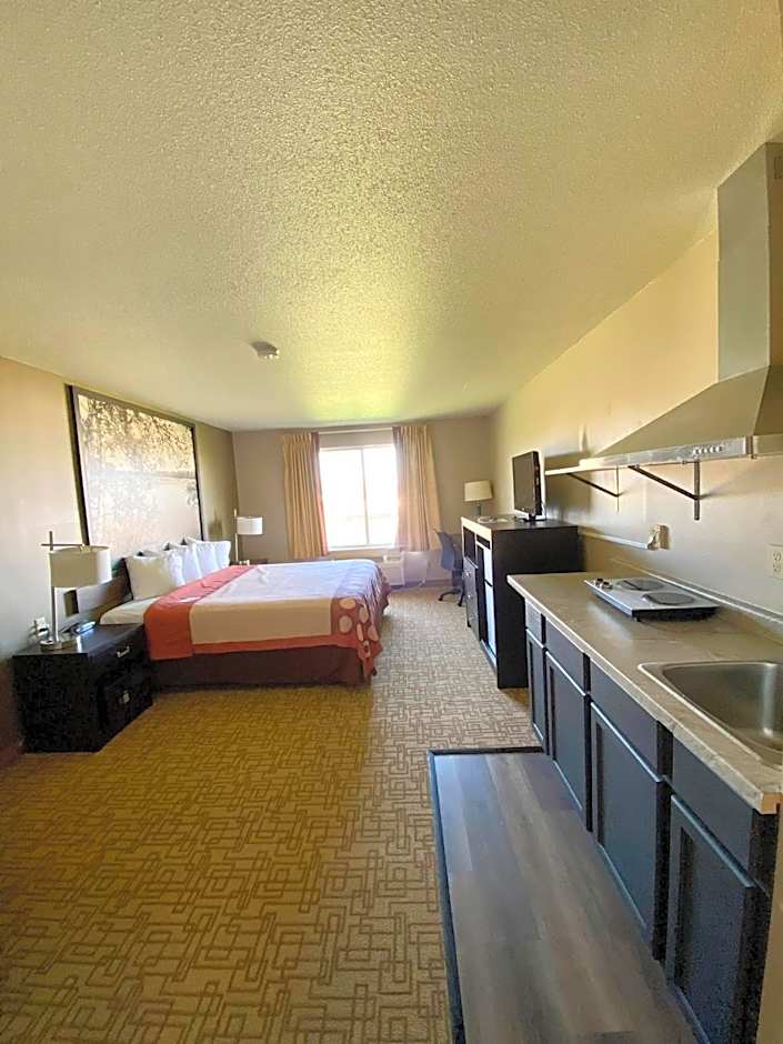 Super 8 by Wyndham Jackson MN