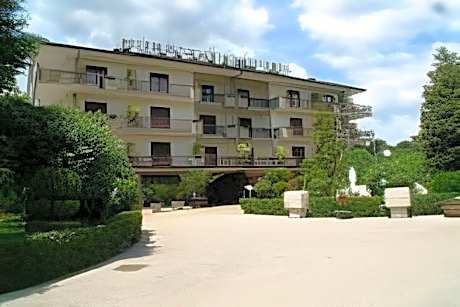 Green Park Hotel
