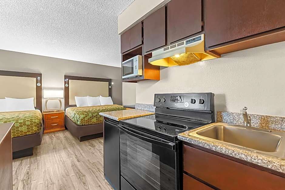 Rodeway Inn & Suites Portland West - Beaverton