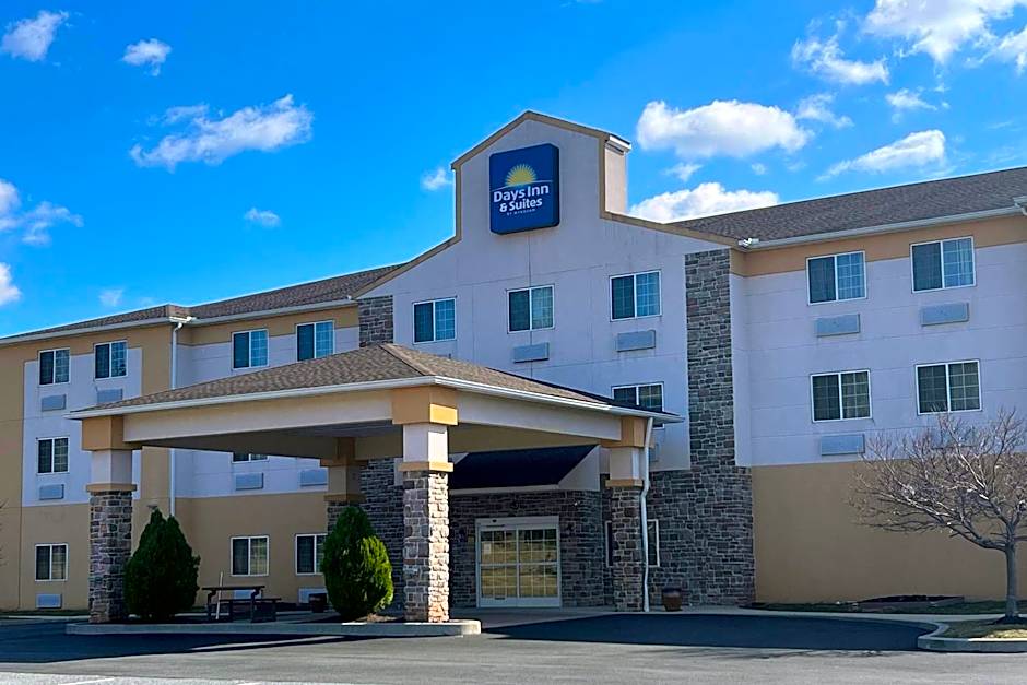 Days Inn & Suites by Wyndham Manheim Lebanon