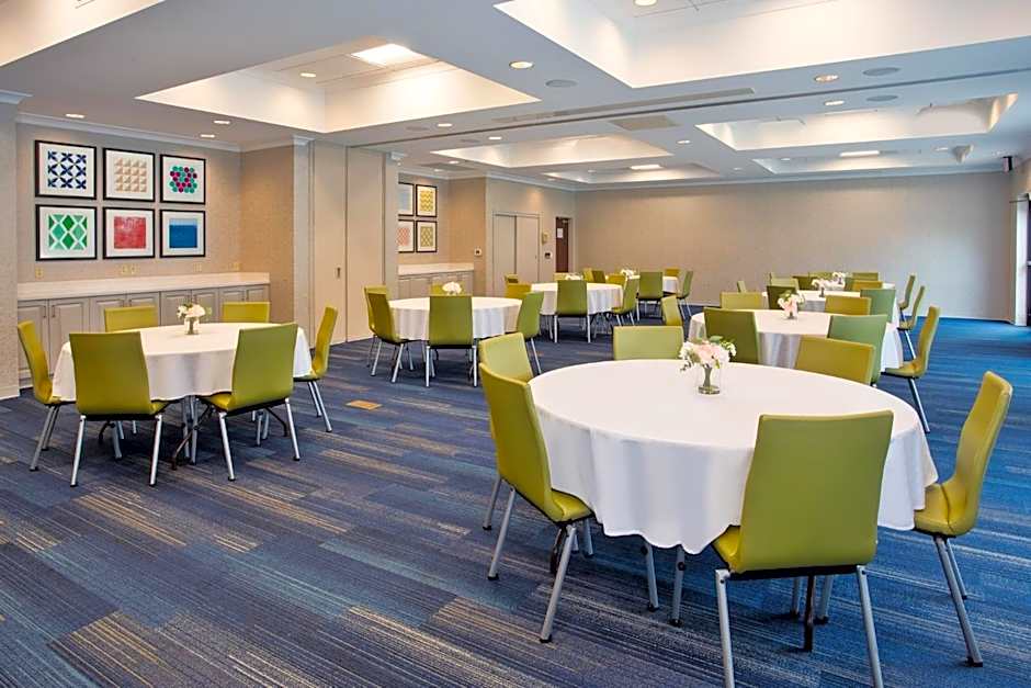 Holiday Inn Express Hotel & Suites Rochester Webster By IHG