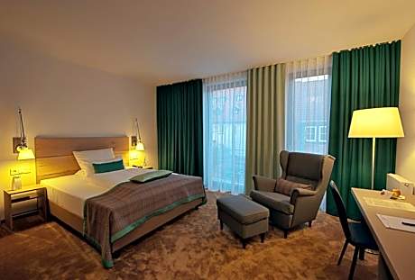 Queen-Size Zimmer im modernen Teil