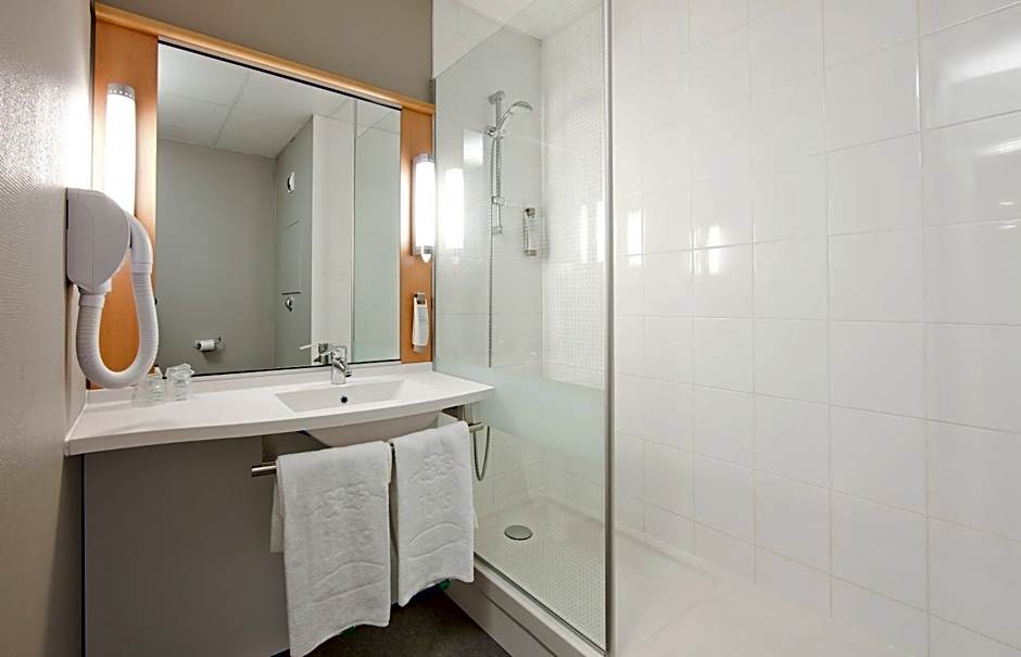 ibis Paris Pantin Eglise