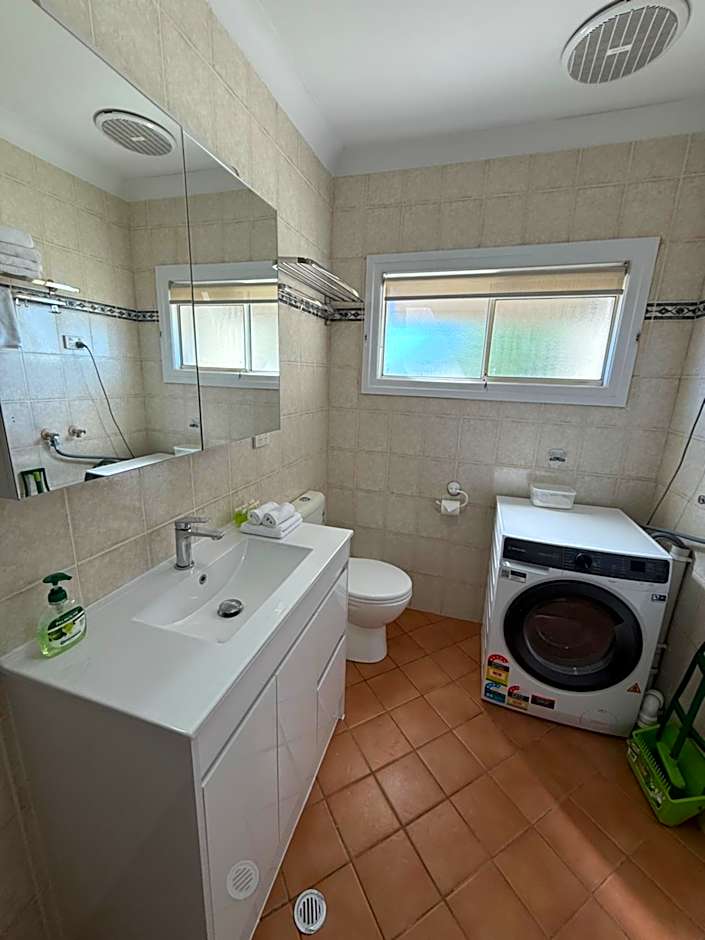 Hampton Court Apartments