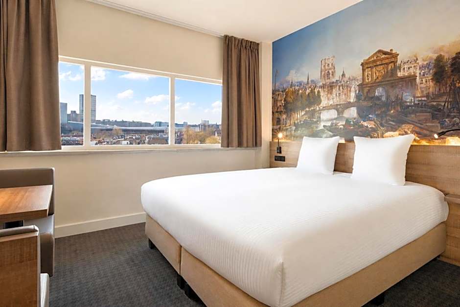 Rotterdam Teleport Hotel