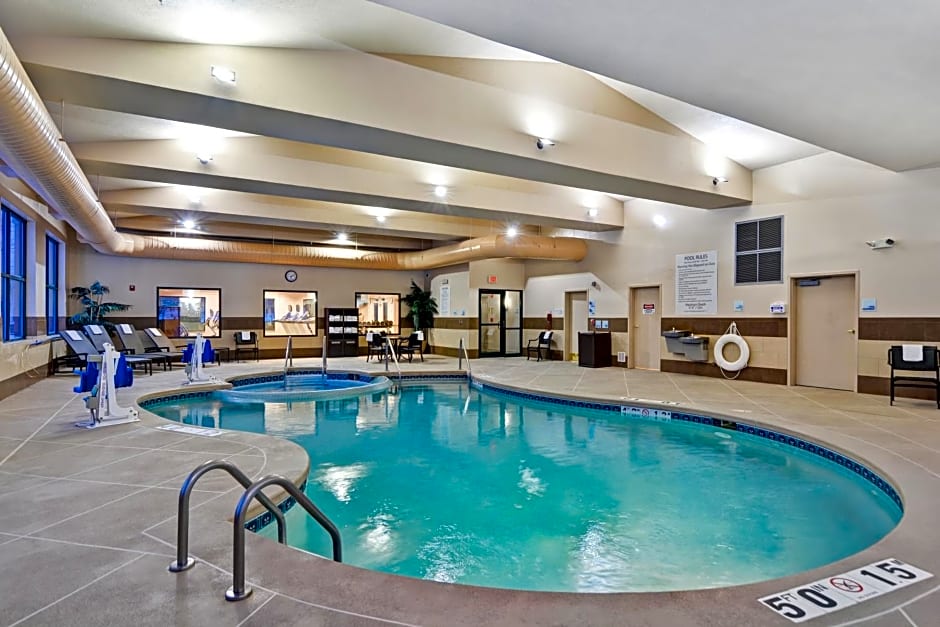 Holiday Inn Express Hotel & Suites Milwaukee-New Berlin By IHG