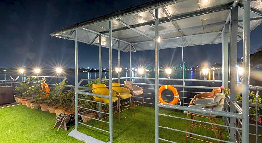 Polo Floatel Kolkata