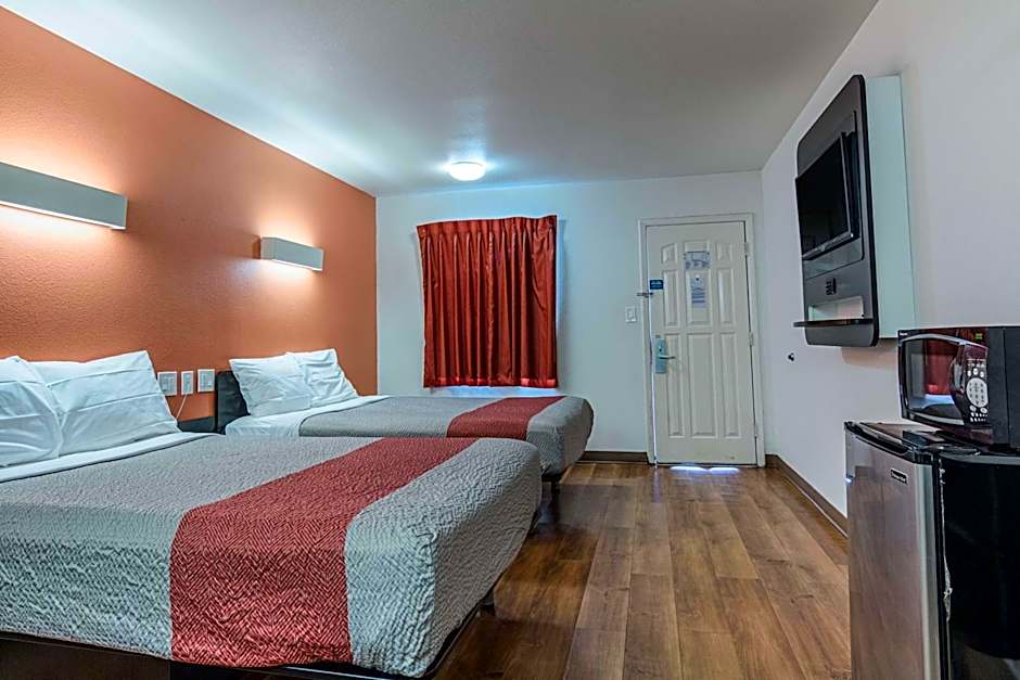 Motel 6-Texarkana, AR