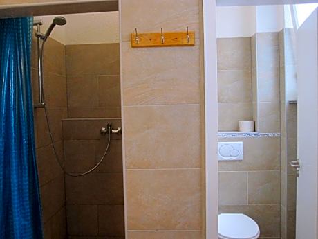 One-Bedroom Apartment (4 Adults)
