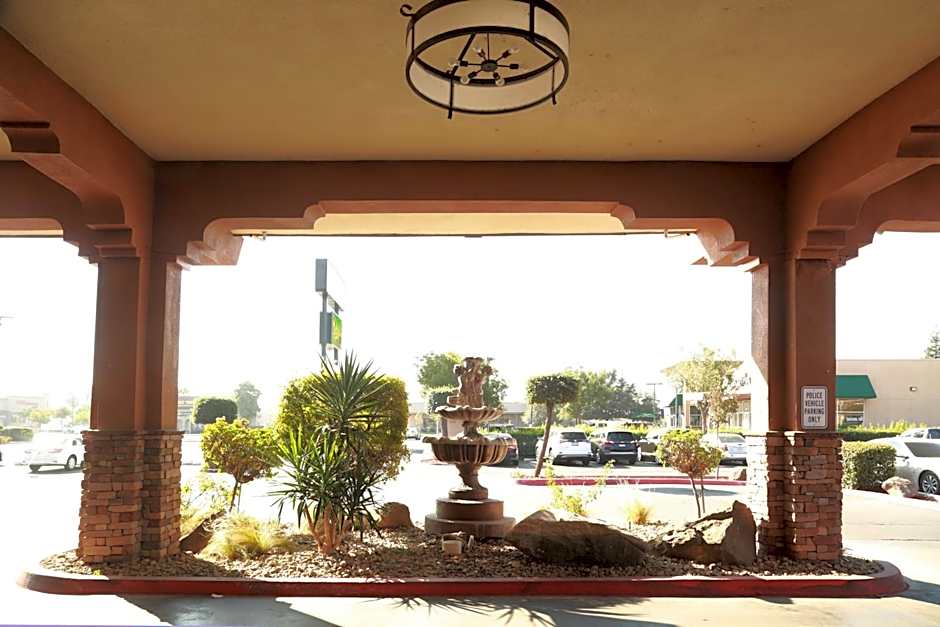 Ramada by Wyndham Fresno North