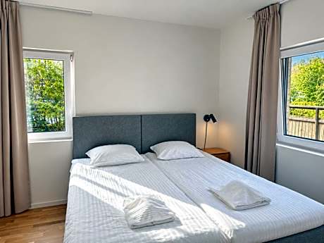 Deluxe Double Room (2 Adults + 1 Child)
