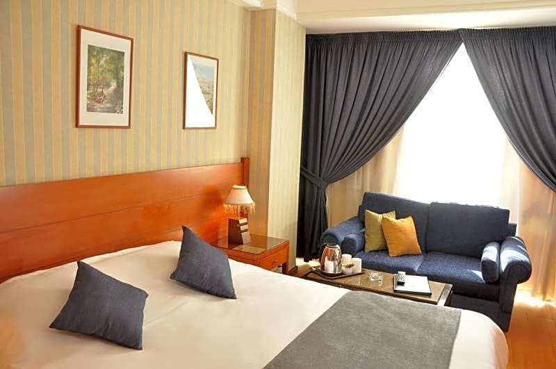 Ceasars Park Hotel