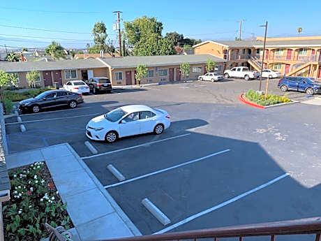 Desert Inn Motel