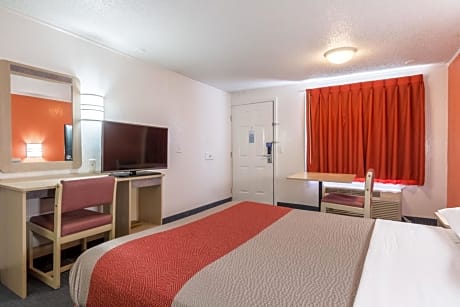 Queen Room - Non-Smoking