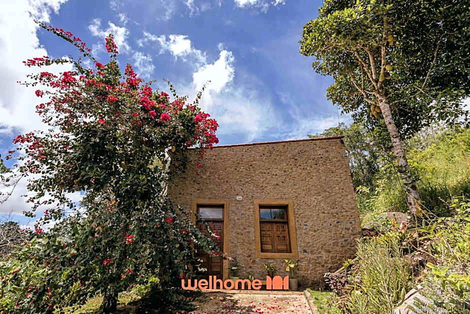 Casa na pedra em Serra Negra vista para montanha