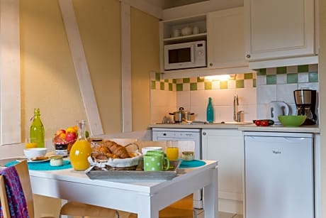 Studio with Sleeping Alcove and Terrace or Balcony (4 People)