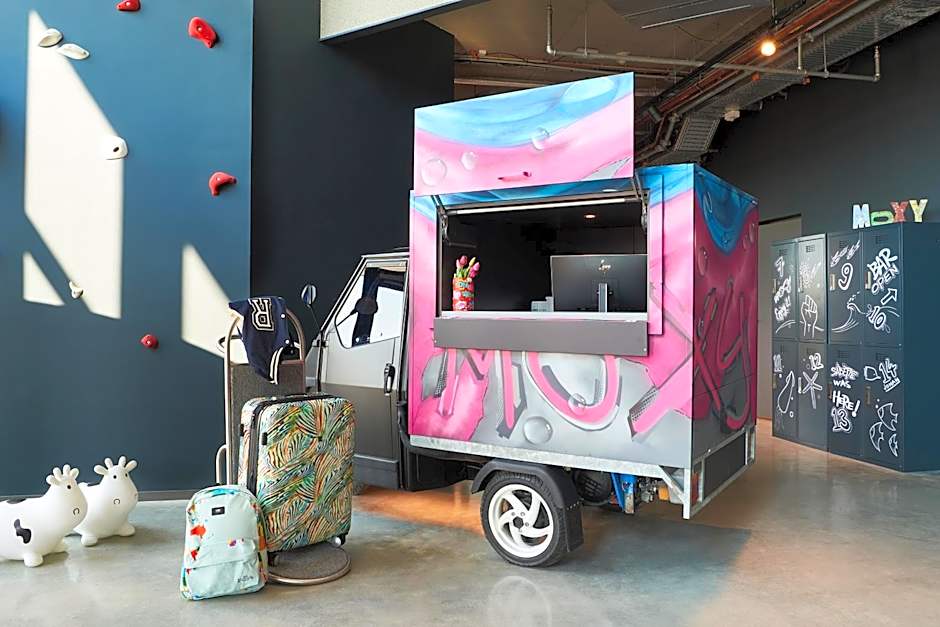 Moxy Amsterdam Schiphol Airport