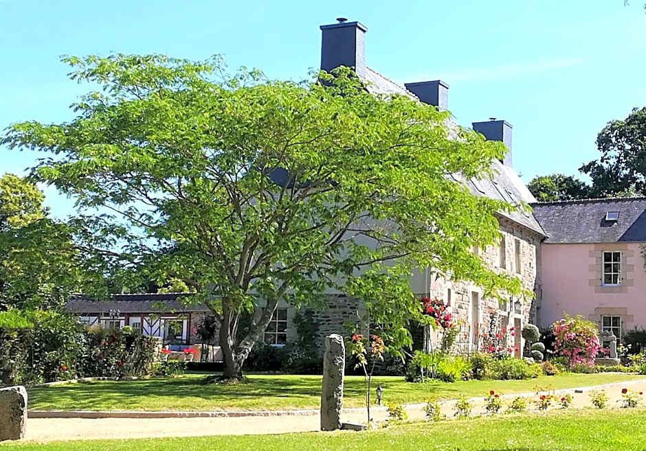 Kergroaz Maner Classé 5 épis Table d'Hôtes Manoir dans parc paysagé, spa en plein air Bornes véhicules électriques Petit déjeuner inclus