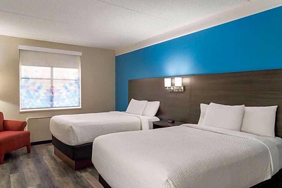 La Quinta Inn & Suites by Wyndham Madison American Center
