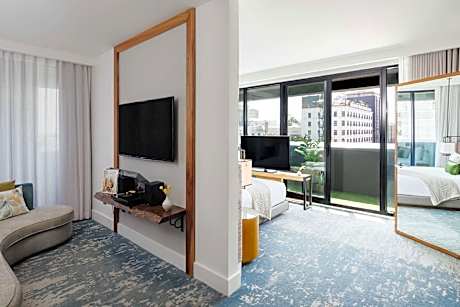 One-Bedroom King Suite Platinum with Balcony