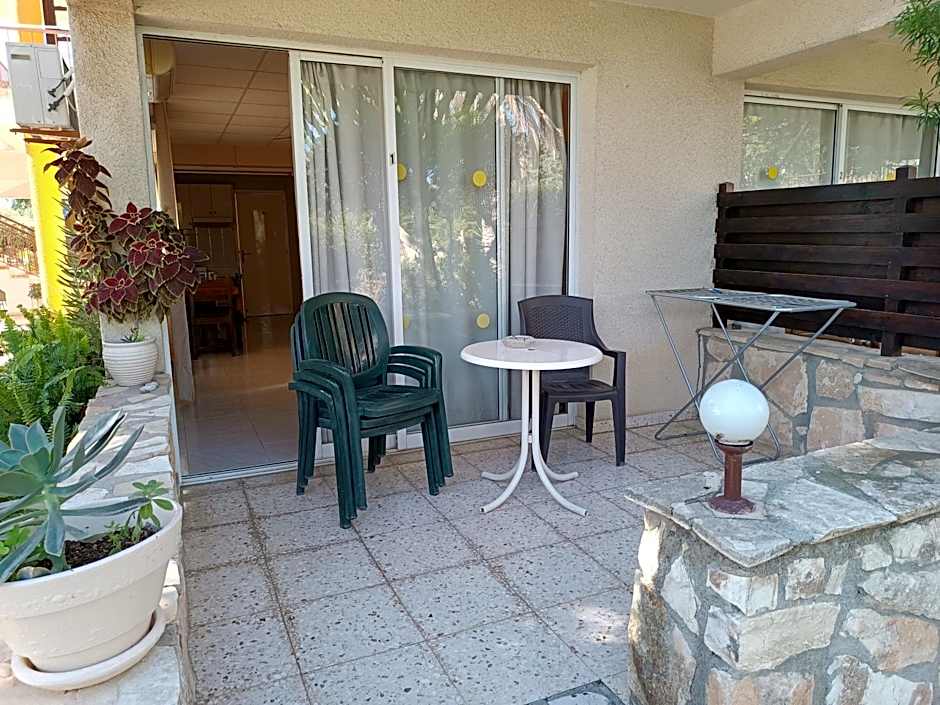 Rantzo Holiday Apartments