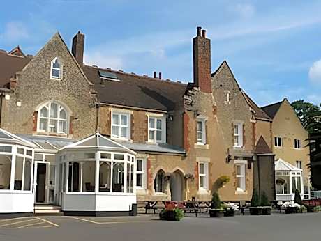 Hamlet Larkfield Priory Hotel