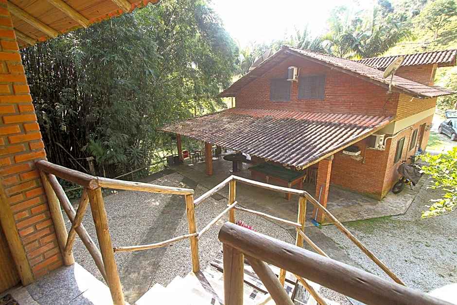 Suíte com Mezanino e Cachoeira no Quintal