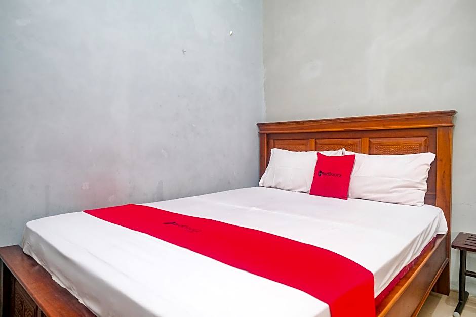 RedDoorz @ Jalan Kedawung